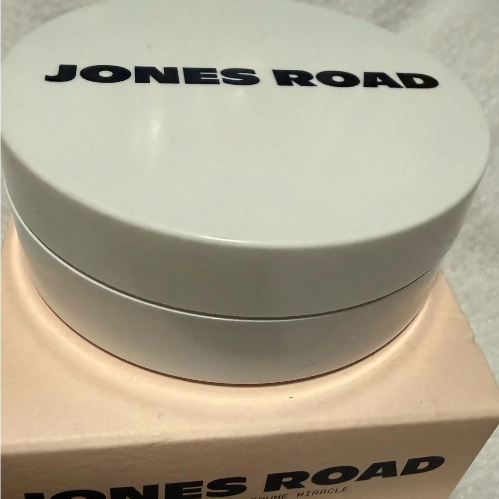 Jones Road Miracle Balm - Chic. New in Box. - Picture 2 of 7